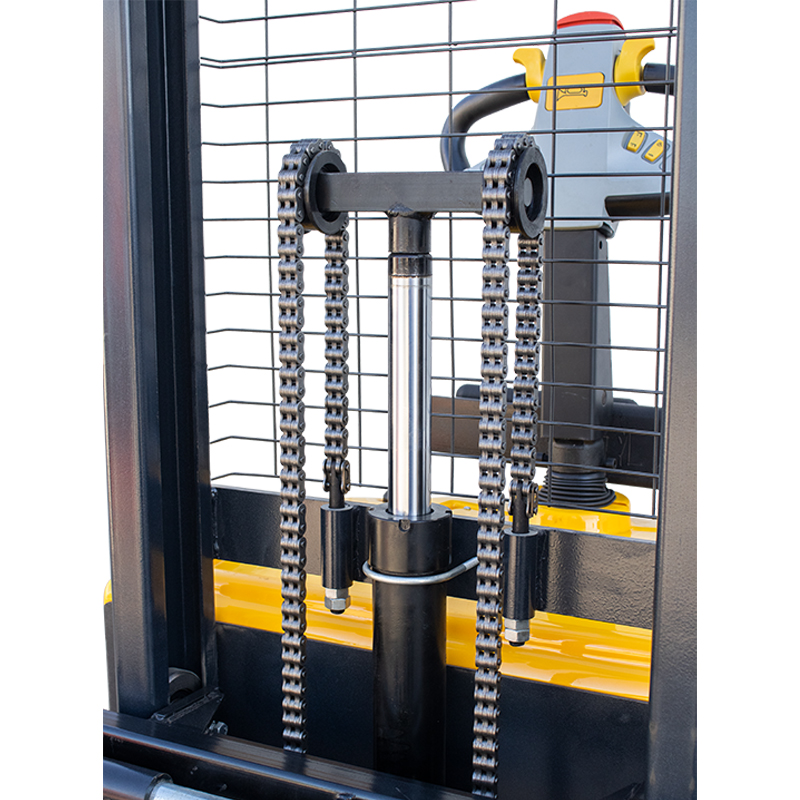 Stand-drive electric stacker (4)